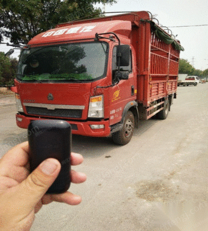 处置积压17年豪沃宽体4.2米高栏货车