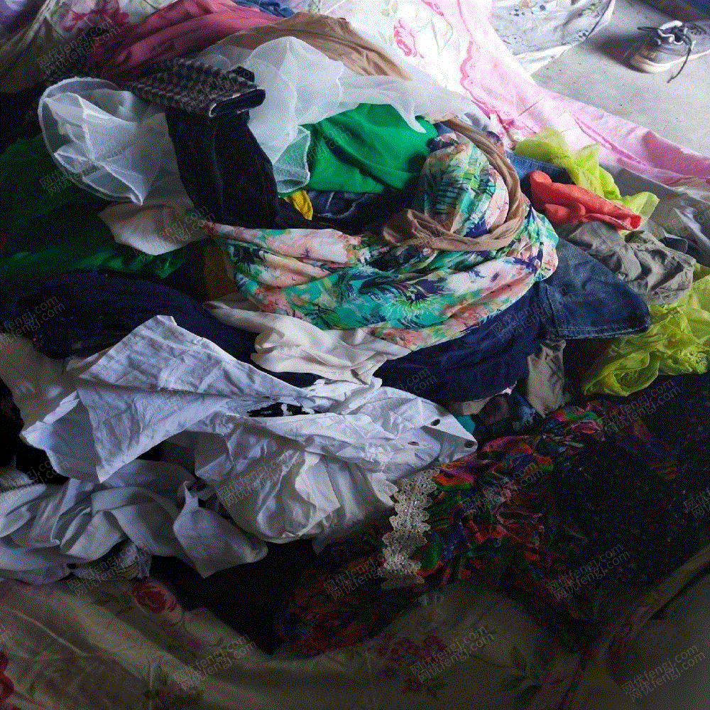 常年高价大量回收旧衣服,旧鞋