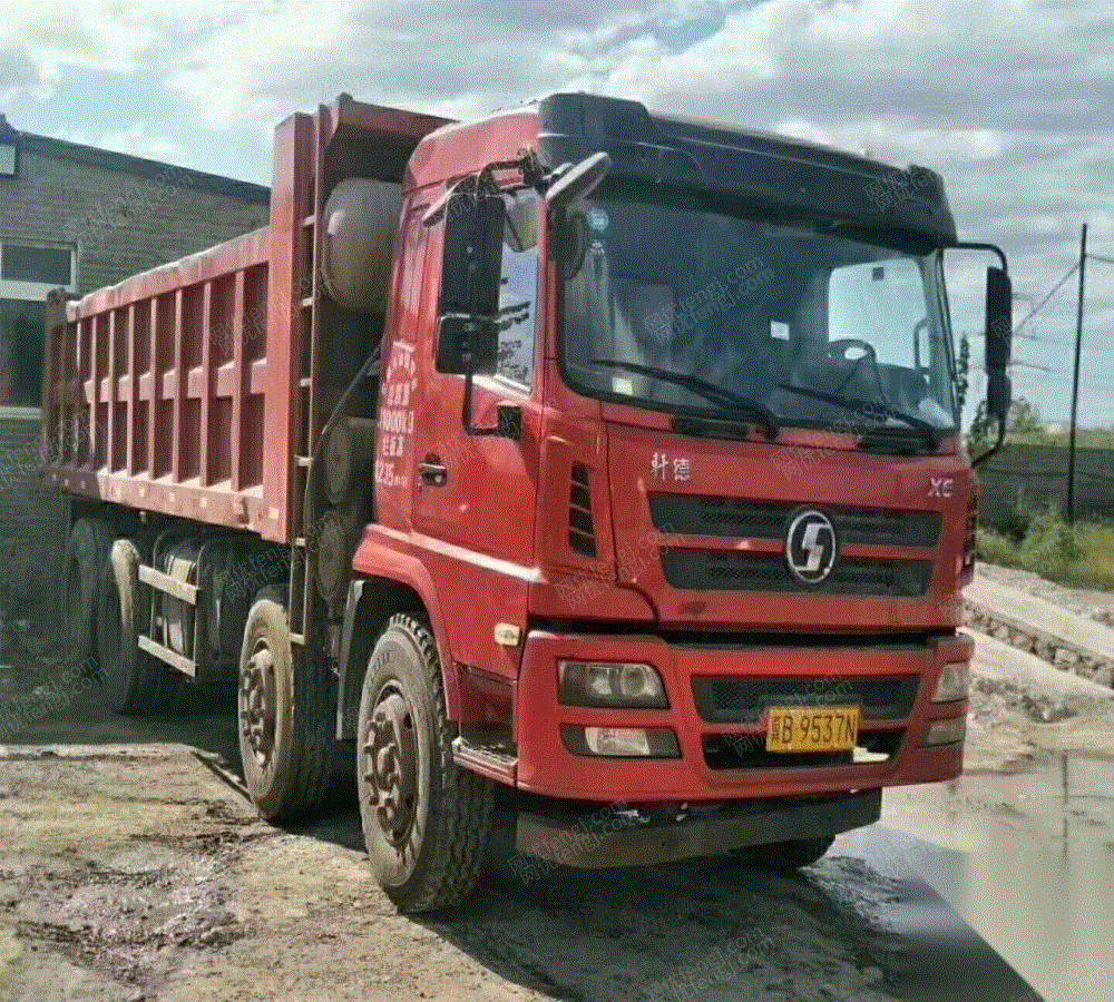 8米大箱轩德x6自卸车