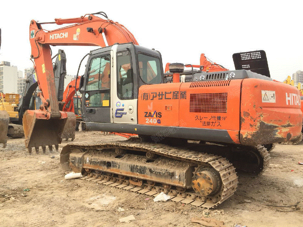 新疆昌吉出售1台日立240-3g二手挖掘机,免费包运到工地