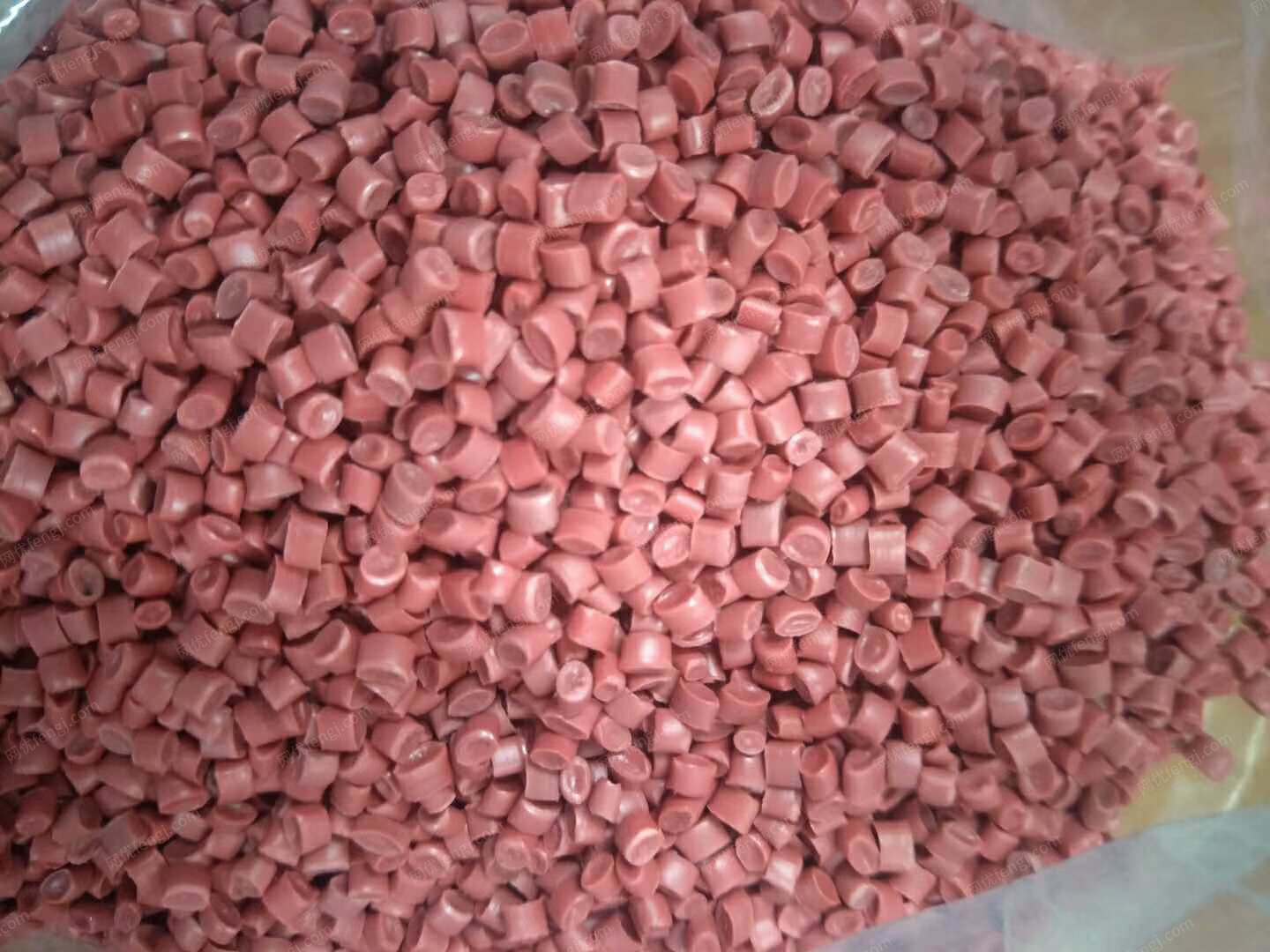 出售红色PP颗粒，冲击7，溶脂10，现货180吨。