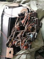 贵州贵阳地区出售各种小型废旧汽车拆解下来的电脑板和线路板