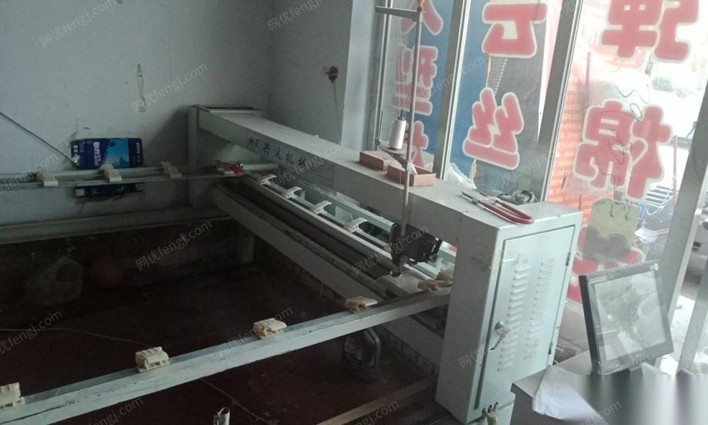 九成新大型弹棉花梳棉机一套出售，有绗缝机，缝纫机，梳理机等