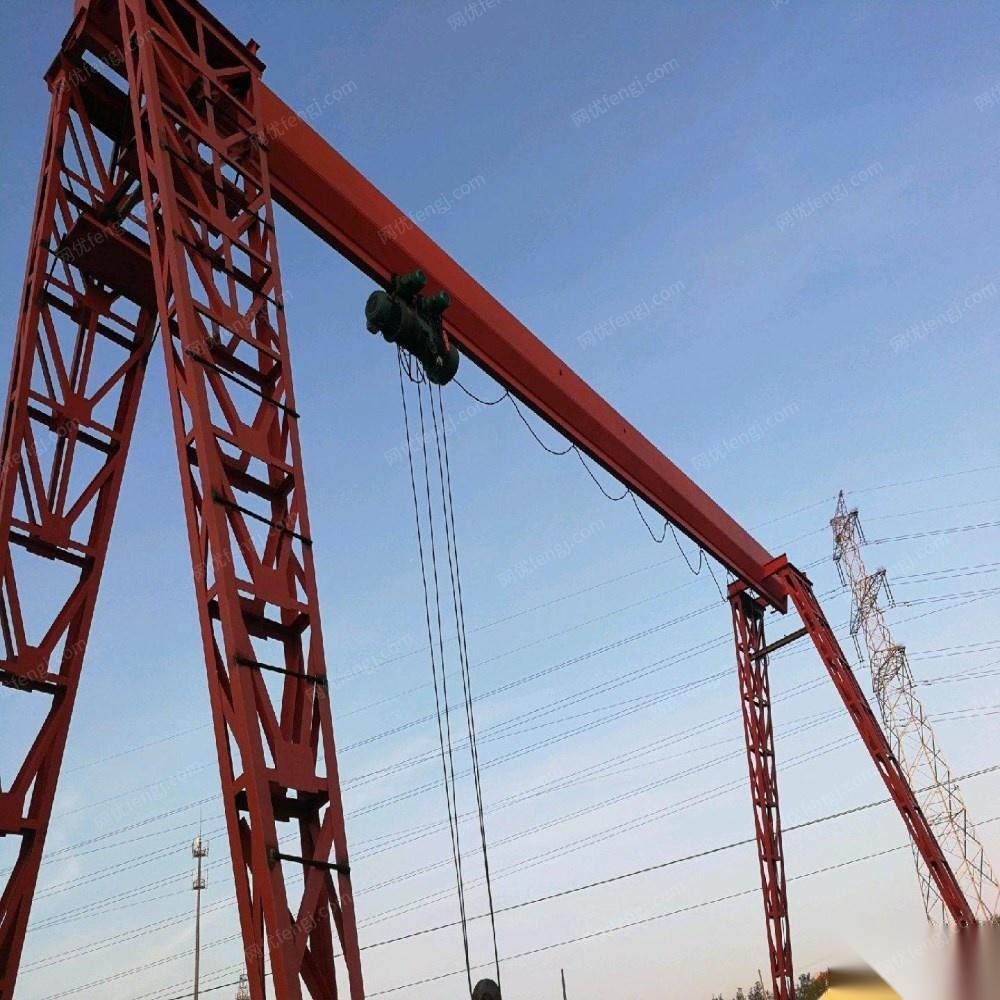 山东青岛 在位出售二手18年10吨小龙门吊一台50000元 高9米 跨度20米