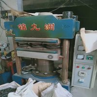 天津河东区没做了出售1台锦九州100吨橡胶硫化机加24套模具，裁胶机，工作台是600×600 打包价25000元 打包卖