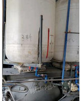 新疆巴音出售5吨不锈钢反应釜，塑料大桶等聚羧酸减水剂生产线  50000元