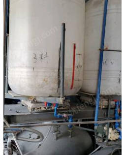 新疆巴音出售5吨不锈钢反应釜，塑料大桶等聚羧酸减水剂生产线  50000元