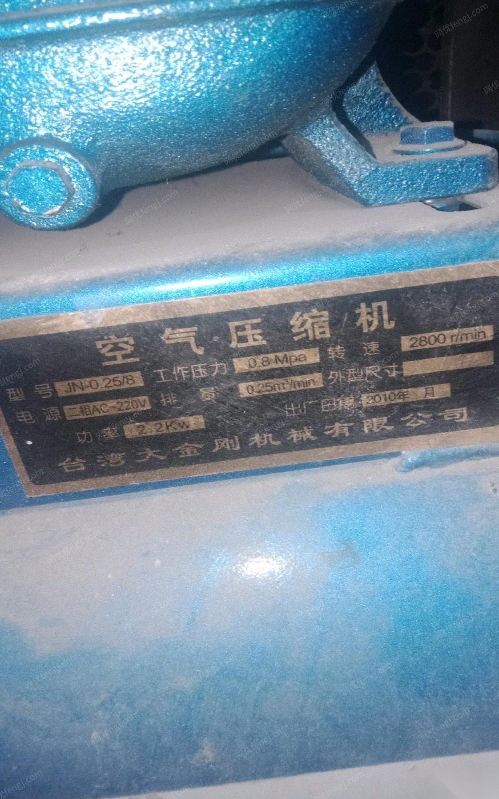 青海西宁出售1台2.2千瓦空气压缩机，4台三相无堵塞潜水泵 看货议价 1个帐蓬5*6  可单卖