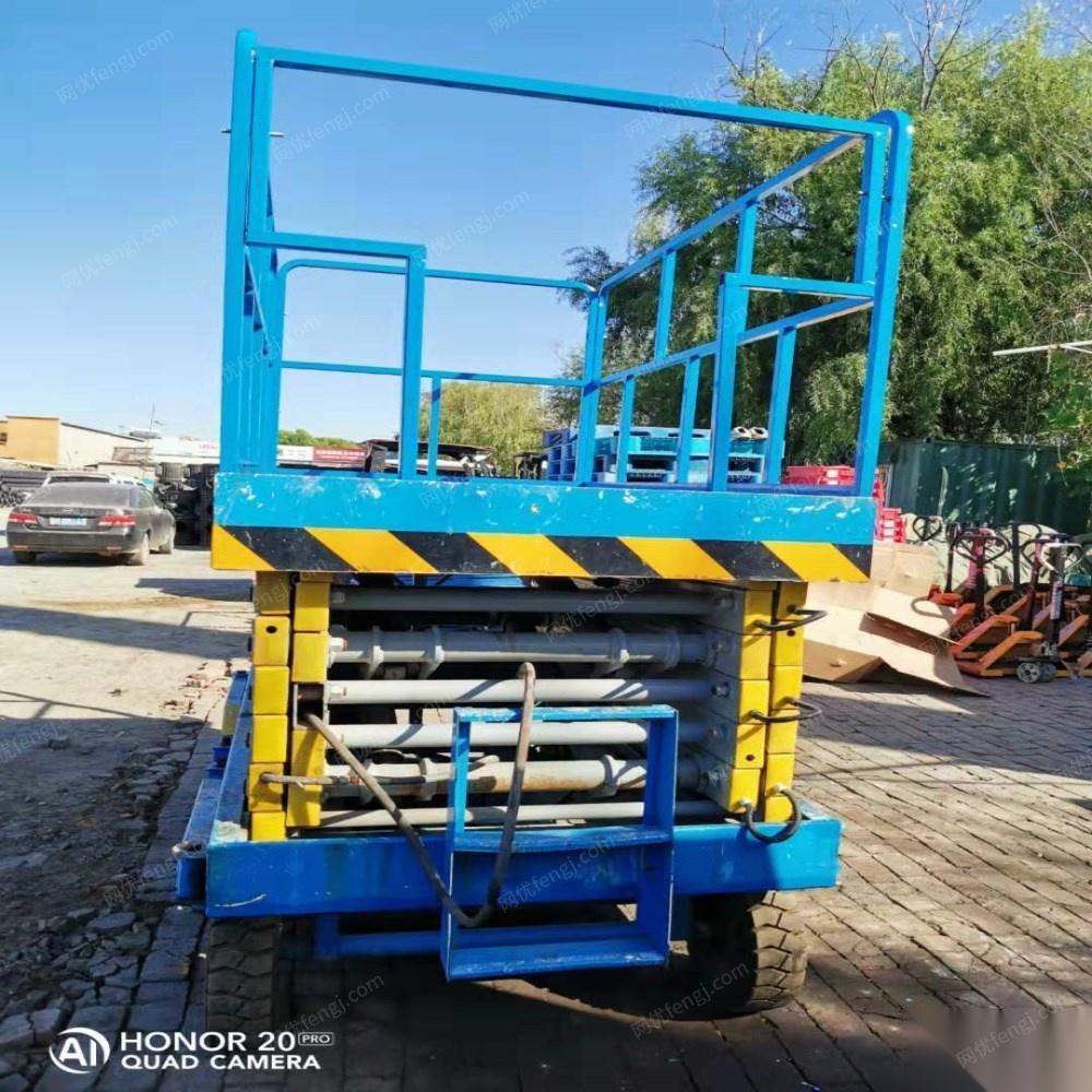 北京大兴区升高十米 移动升降平台车出售 载重一吨 出售价12000元