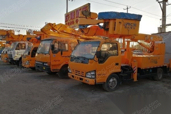 湖北随州转让二手爱知高空作业车/直臂高空作业车/42米直臂高空作业车