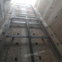 北京东城区闲置2018年9成新8米工用货梯一个转让 25000元