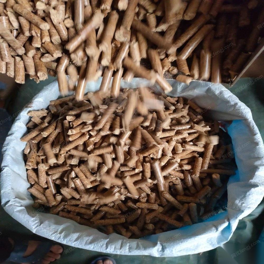 广西桂林出售200吨杂木生物质颗粒.还有杉木和竹子的混合颗粒100
