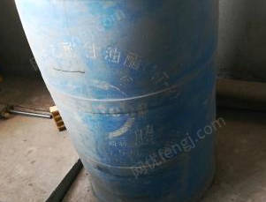 黑龙江哈尔滨出售三乙酸甘油酯10桶*250公斤。橡胶面漆50桶*18公斤