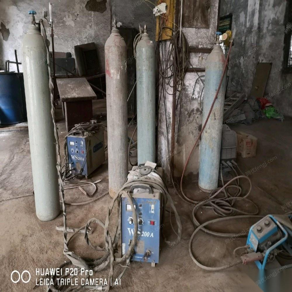 香港香港出售氩弧焊机三台，保找焊机四台，三相切割机三台，气瓶八个 15000元