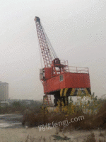 8台码头起重机，10吨6台，5吨2台，11个抓斗，打包，单个出售都可以。