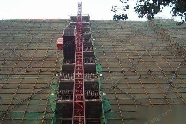 河南郑州低价出售闲置2016年工程升降机3台（施工电梯）一百米标准节 8.5万元/台