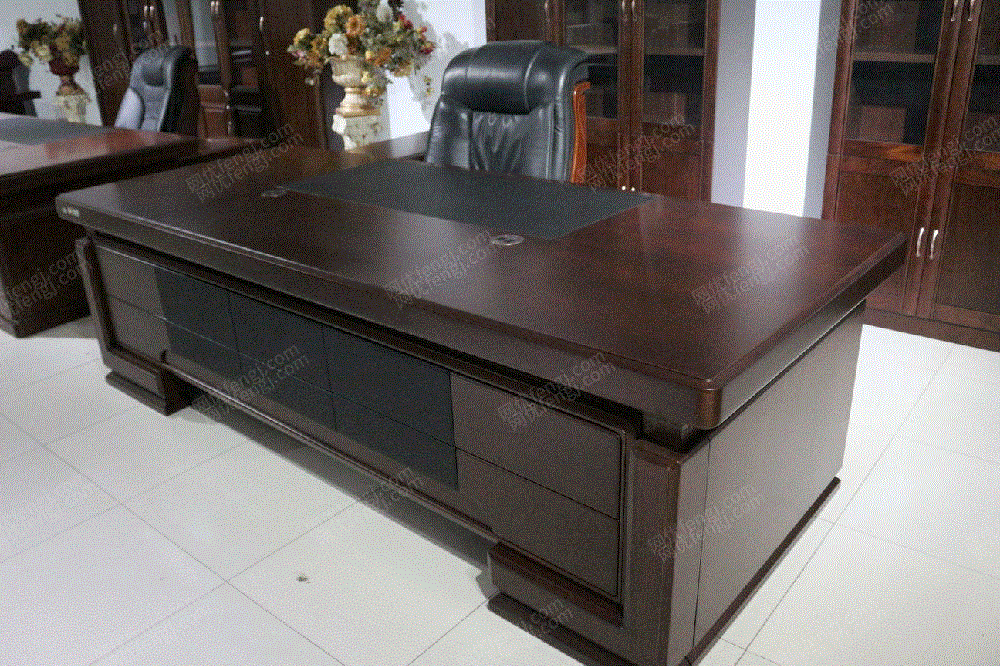 上海高价求购办公家具回收 老板桌 员工桌椅 电脑空调回收 办公家具出售