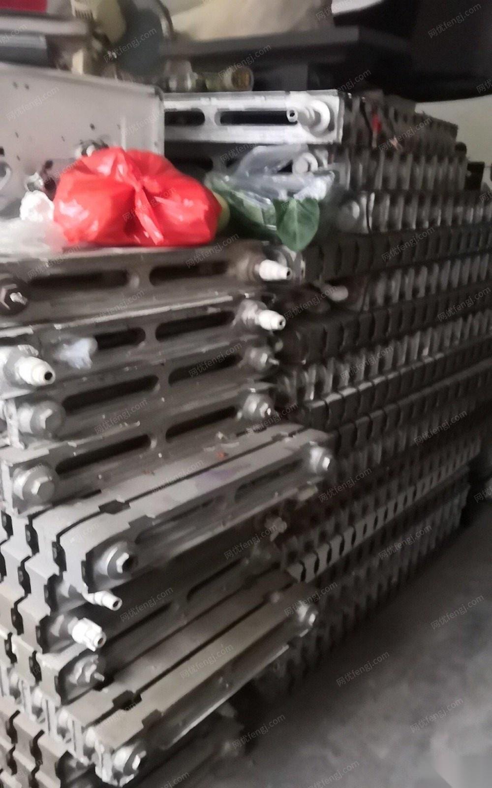 山东济南打包处理一批二手3000多株老铸铁暖气片