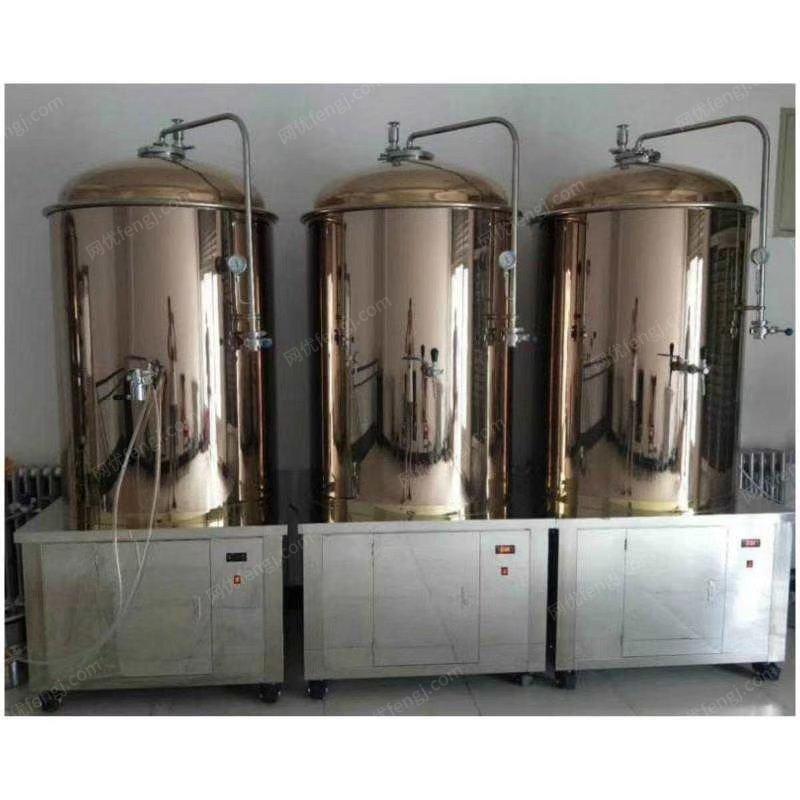 河南郑州出售二手1套啤酒设备，1个糖化灌3个发酵罐 30000元