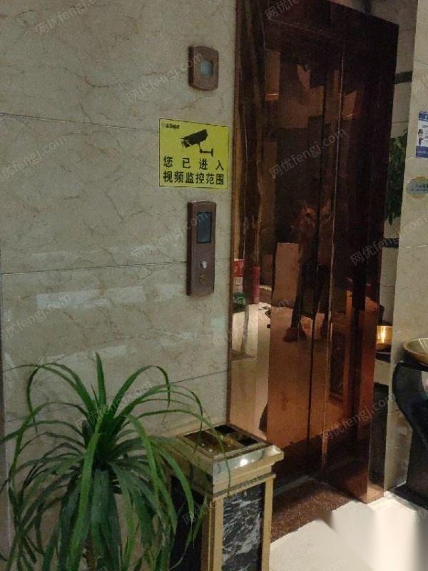 江苏南通四人电梯低价转让。