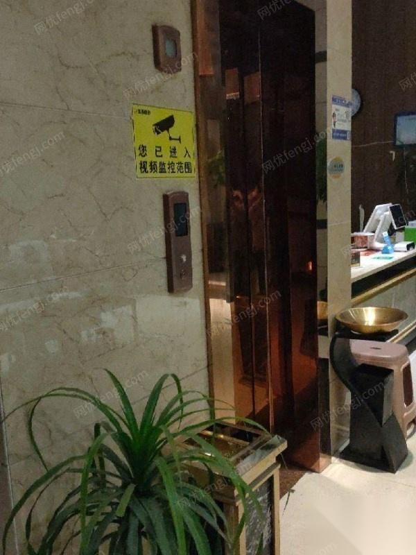 江苏南通四人电梯低价转让。