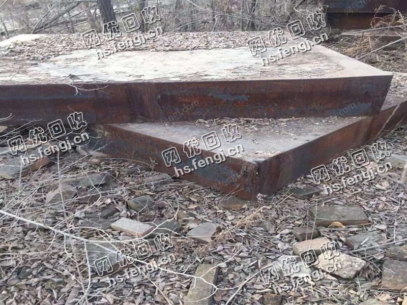 山东莱芜地区出售100吨2*2*0.4米厚钢坯