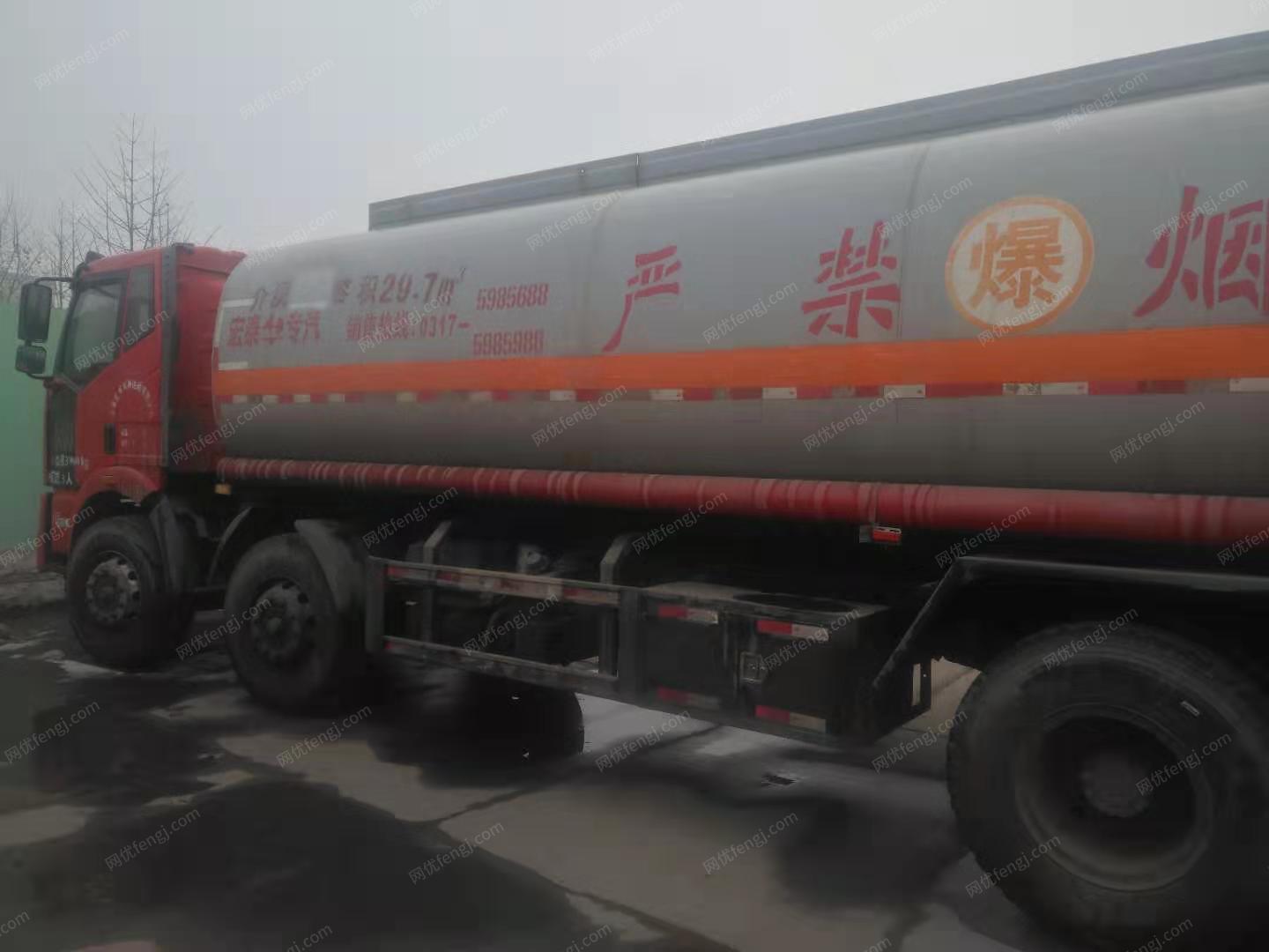 厂家出售12/14年东风多利卡货车2台。宏泰29.7立方运输罐车1台。有图片