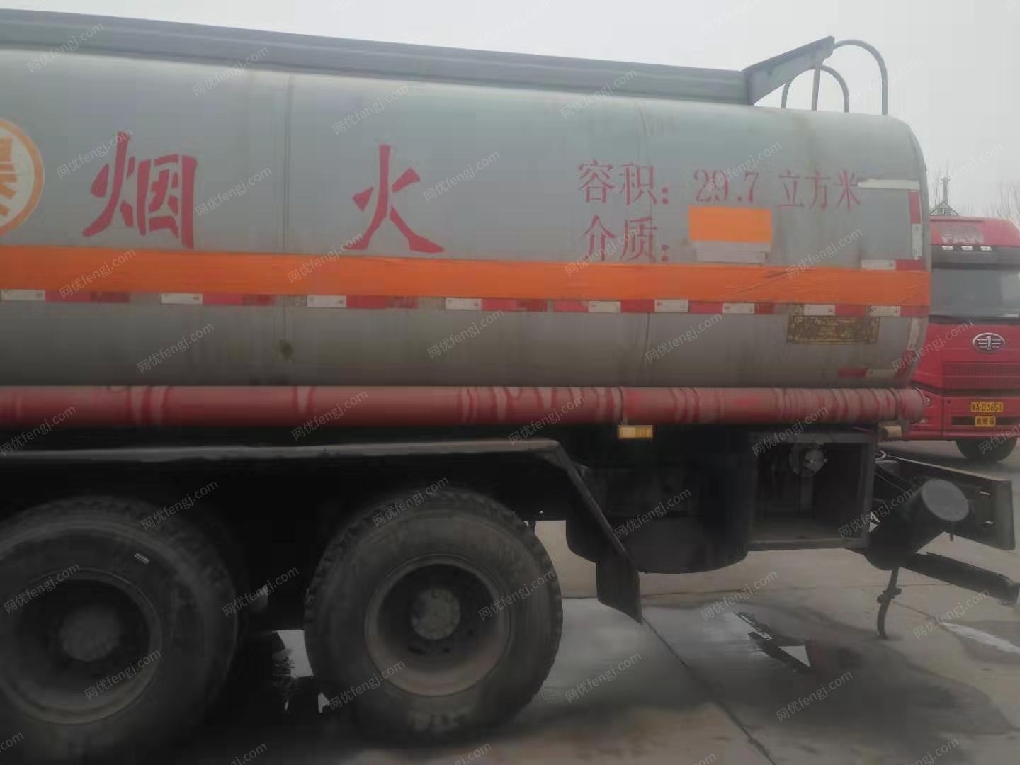 厂家出售12/14年东风多利卡货车2台。宏泰29.7立方运输罐车1台。有图片