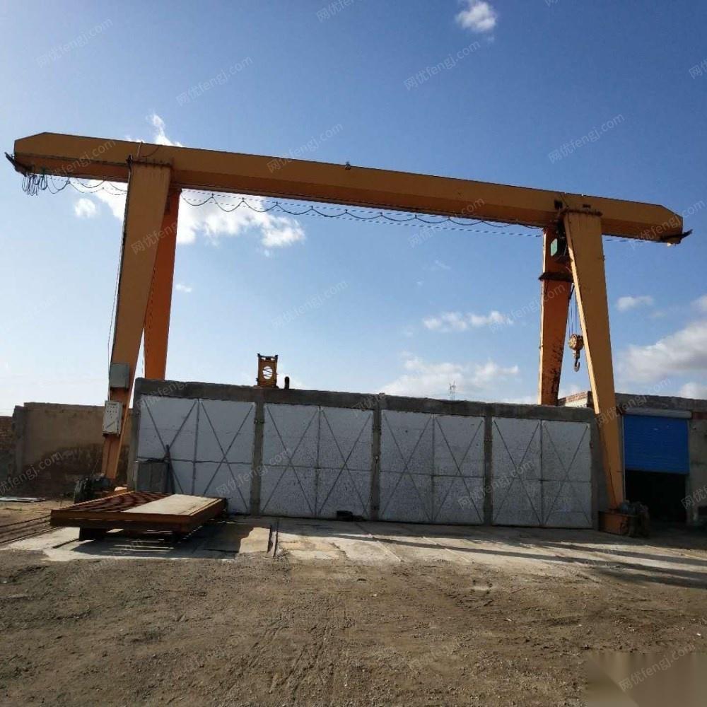 出售17年二手32吨龙门吊一台，31米跨度，轨道150吨　