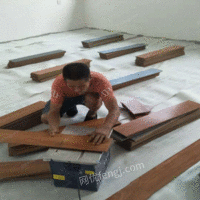 高价回收废旧木地板，低价处理废旧木地板
