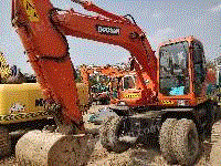 内蒙古鄂尔多斯出售1台斗山150轮挖二手挖掘机30万元