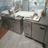 云南昆明全套设备出售25000元 风炉烤箱一台，厨宝烤箱1台，搅面机1台，起酥机1台，蛋挞皮机1台，大冰柜4个，风冷柜2台，打蛋机2台