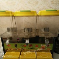 天津和平区汉堡店设备整套转让，有三缸果汁机，封口机，制冰机