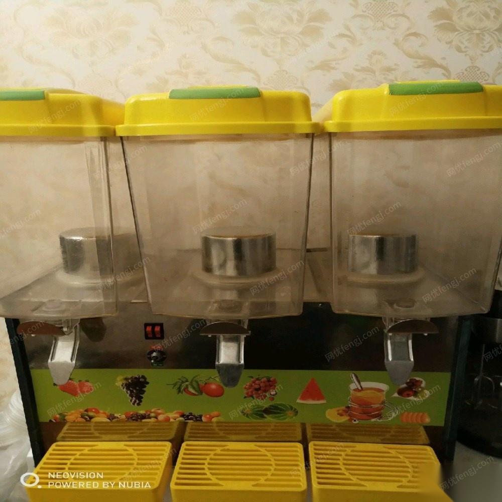 天津和平区汉堡店设备整套转让，有三缸果汁机，封口机，制冰机