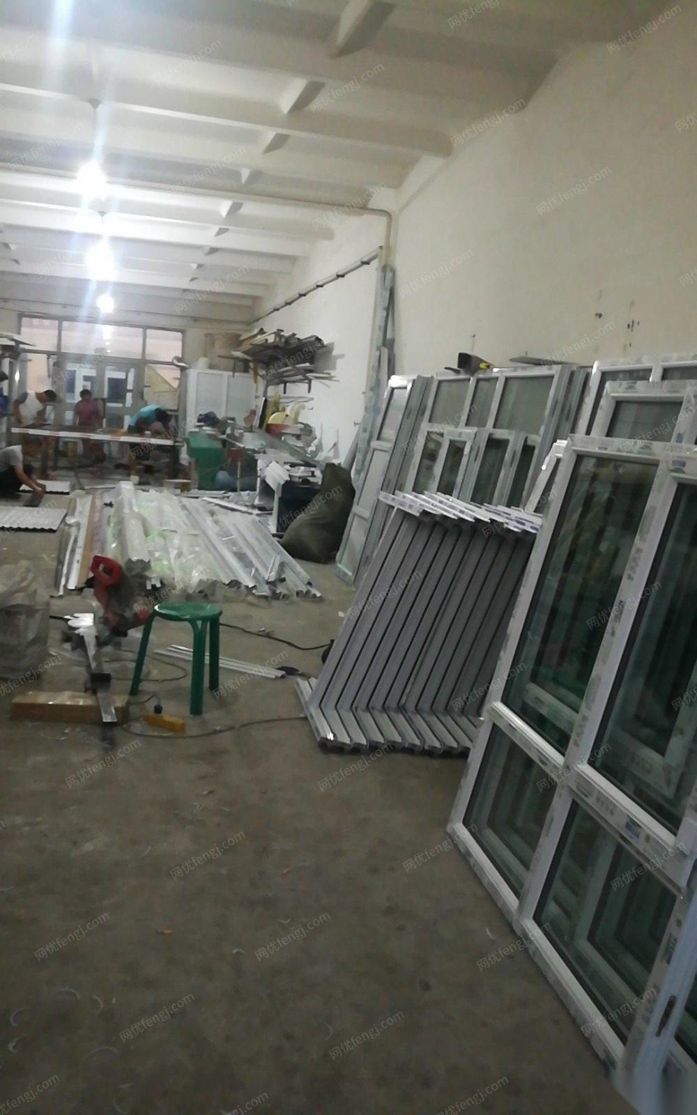 新疆伊犁塑钢门窗生产加工机器转卖 10000元　有焊接机，双头切割机，打孔机，压线切割机