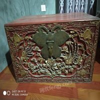 福建福州出售百年刷金漆雕刻箱 18000元出售
