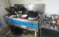 湖北黄冈厨房设备出售冰箱，冰柜，蒸饭车，炉子，货架，烤箱，盘子等等7000元