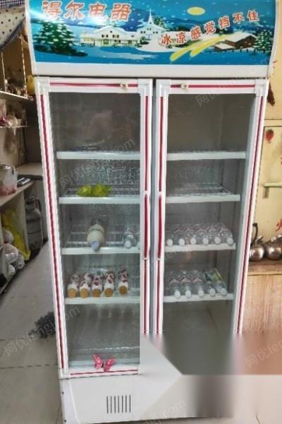 辽宁抚顺冷藏柜，冰柜，一个工作台低价出售，看货议价。
