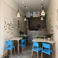 云南昆明出售奶茶店设备，冰淇淋机，桌子板凳 20000元
