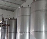 新疆阿克苏现有数个304不锈钢酒罐，规格1吨-20吨出售