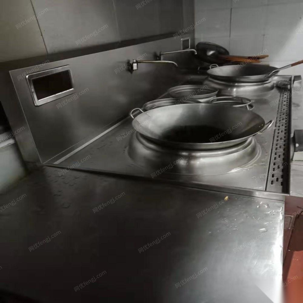 西藏山南9.5成新厨房全套设备低价出售 12000元