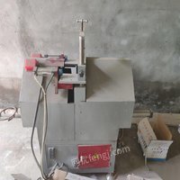 新疆昌吉低价出售塑钢门窗设备 10000元 全新塑钢焊机，双头锯，v口锯，压条锯，空压机