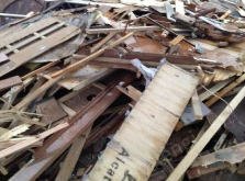 出售大量废木头，每月大概有300-400吨