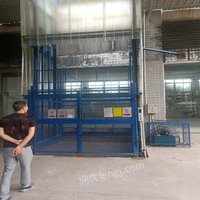 重庆南岸区货运电梯升降平台2台出售  打包价2万元