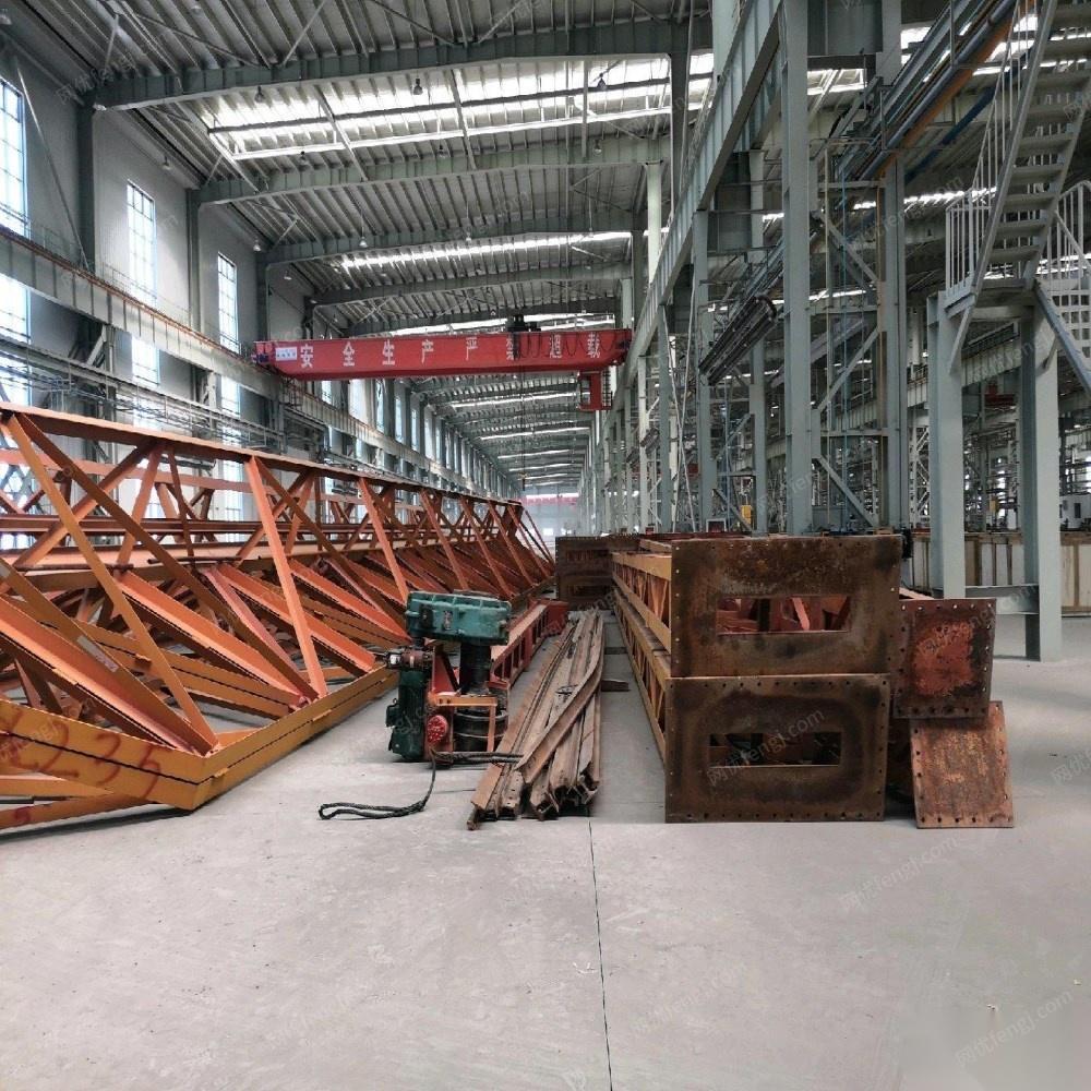 新疆昌吉刚刚拆下的二十吨龙门吊两台，货在阜康 出售11万元