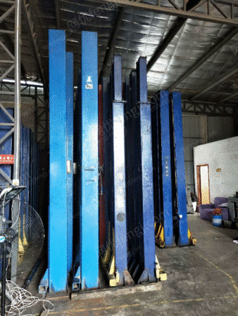 低价转让大梁校正仪奔腾品牌、四柱举升机