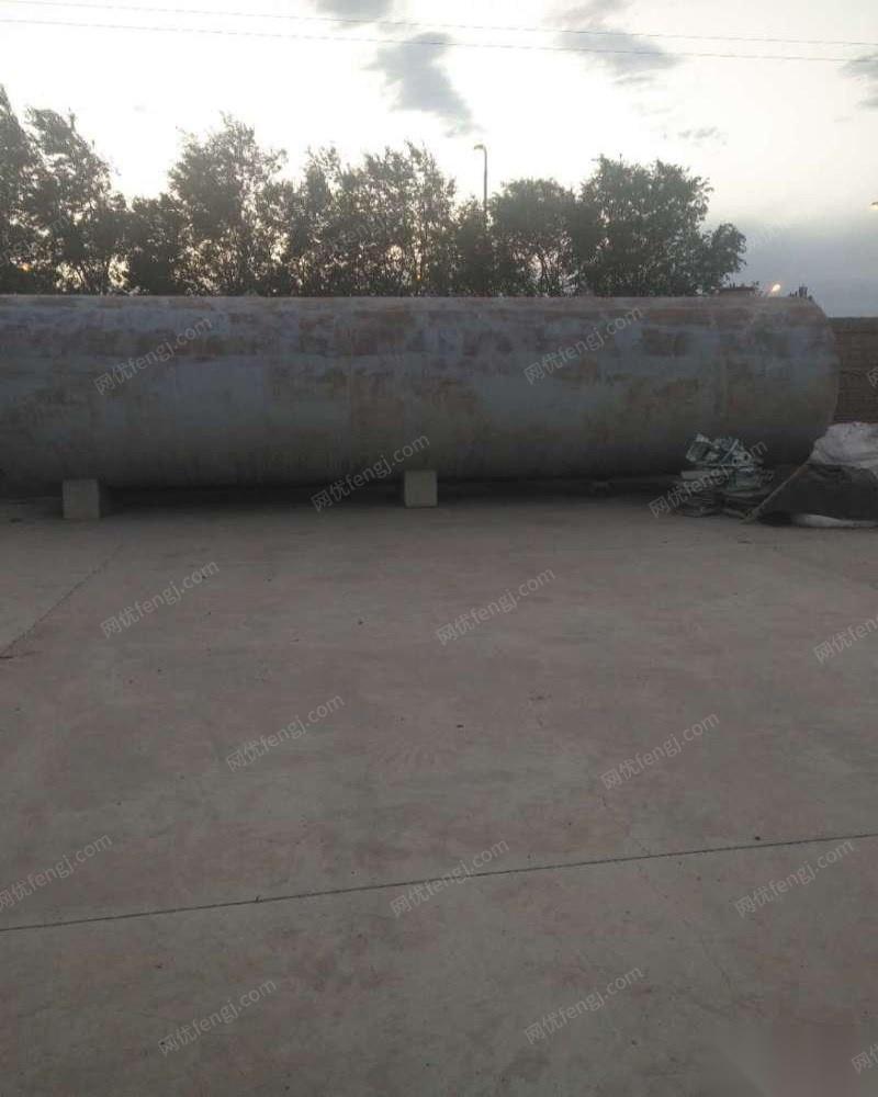 新疆乌鲁木齐因改行，低价出售铁水桶1个、塑料桶120个、葡萄糖酸钠、流代酸钠等废旧设施和材料