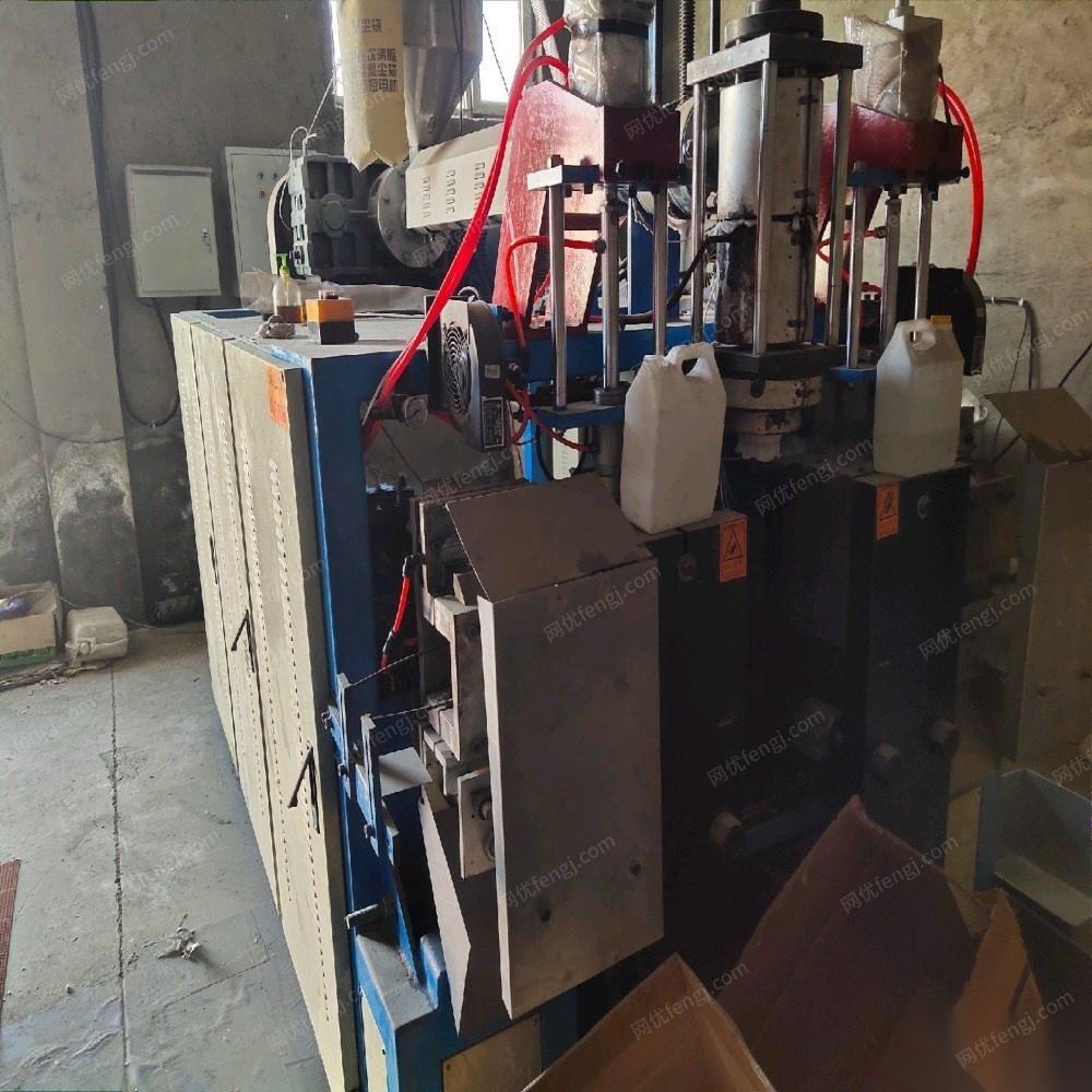 内蒙古包头出售九成新注塑机和25公斤塑料桶 100000元