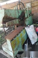 辽宁朝阳出售九成新3.5吨液压剪，3.5吨压块机.3.5吨盒子破碎机各一台