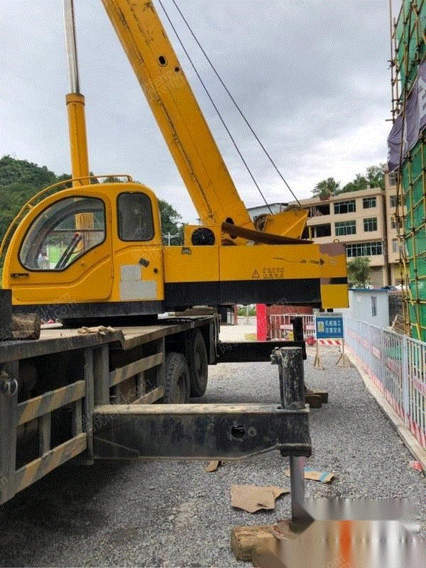 四川成都转让徐工20b吊车